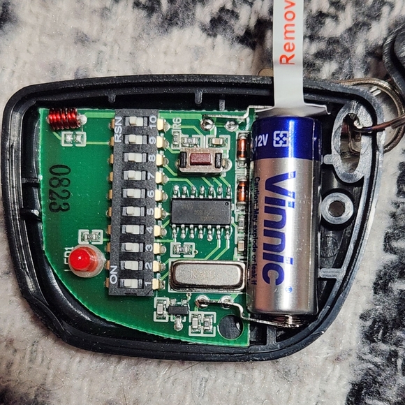 FOB 300 MHz 10 Dip Switch Remote for Garage or Gate - Picture 4 of 4